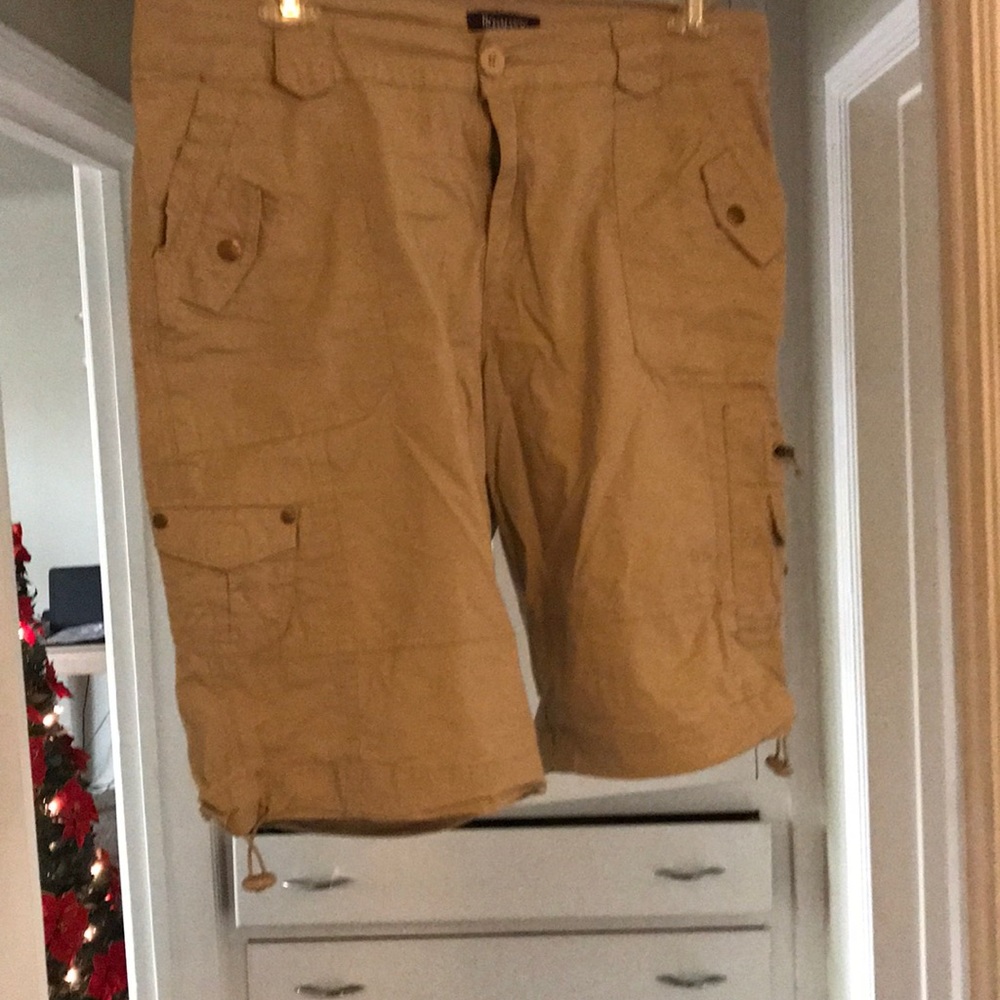 The most comfortable tan cargo shorts!